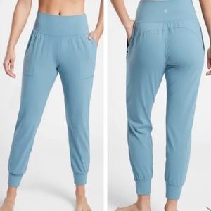 ATHLETA | salutation jogger in powervita size small